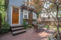 The Hideaway Cottage - Entire Home in Fox Point! - Bungalows