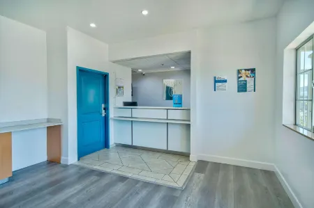 Studio 6 Bakersfield, CA Отели рядом с Аэропорт Медоус Филд