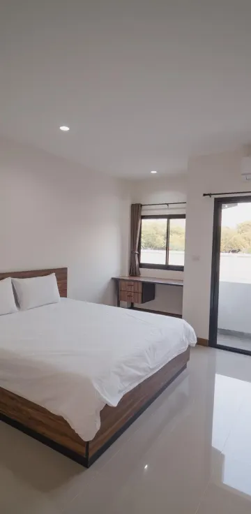 ห้องพักริมสระน้ำ