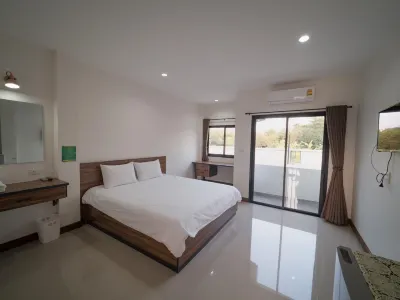 Maithong Riverside Hotel in zona Tham Khao Luang