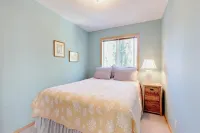 Lake Life Living Hotels in Sylvan Lake