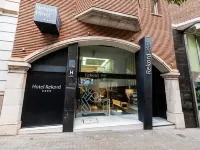Atenea Rekord Suites Hotels near FGC - Les Tres Torres