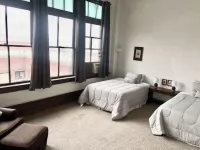 4 BD 2 BA Penthouse Historic Uptown Butte W/ Views