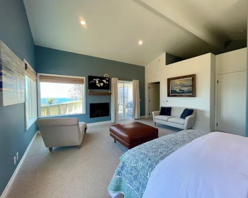 Pelican Point -- Oceanfront Blufftop on 1 Acre, Hot Tub, Dog Friendly! Hotels in Gualala
