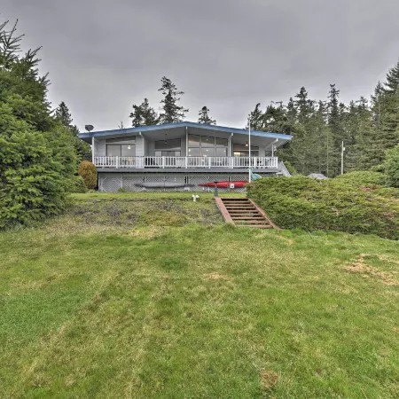 Bayfront Home - Take Ferry to the San Juan Islands