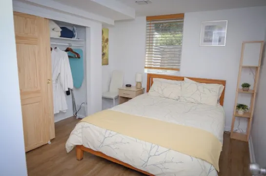 One bedroom w Private Entrance close to DC