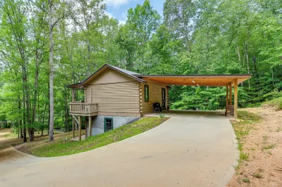 Cozy Tennessee Retreat w/ Patio & Charcoal Grill!
