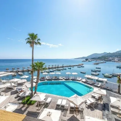 Regina Isabella-Resort Spa Restaurant Hotels near Sorgeto Hot Spring Bay