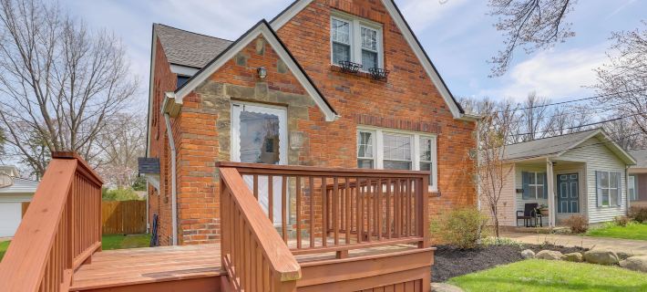 Walk to Lake Erie: Chic Home, Private Yard & Deck Hotéis em Lorain County