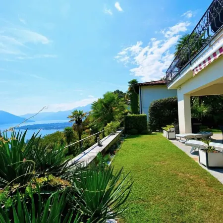 Magnificent villa with indoor pool and prime lake view location