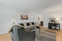 Sleeps 5, 3 Queen Beds, Centrally Located, Near Downtown KC & County Club Plaza