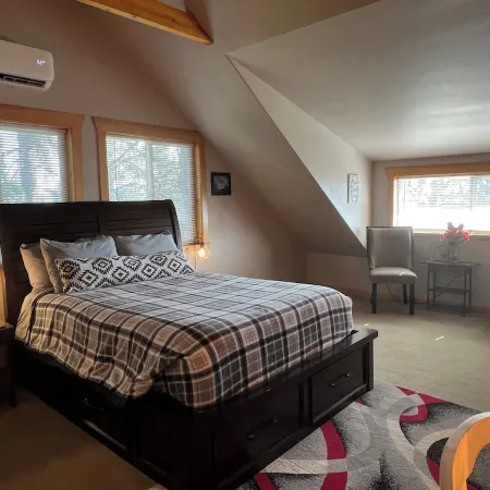 The Cozy Clifftop View, LLC