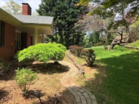 Private, Sanitized Loft, with Discounts Sleeps 2