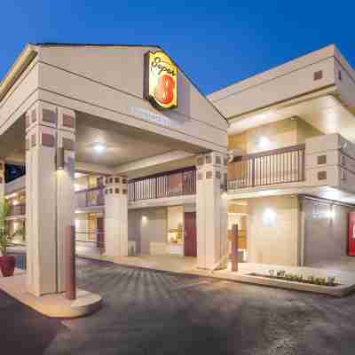 Super 8 by Wyndham Commerce Hotel Exterior
