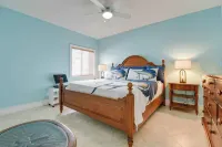 Waterfront Key Colony Beach, Pet-Friendly, Pool, Hot Tub, Deepwater 150 ft Dock