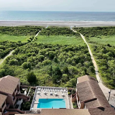 Coastal Charm Meets Cozy Comfort - 1BR Beachside Beauty!