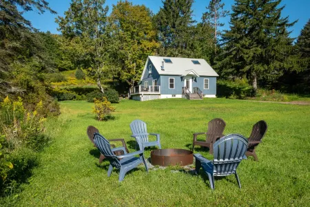 Charming Cottage with Scenic Trails - Cozy Summer Escape