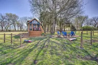 4 Mi to Dtwn: Mckinney Tiny Home w/ Fire Pit Отели рядом с достопримечательностью «Lost Creek Ranch Allen, Tx»