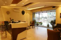 Hotel West End View A Unit of Hotel SC Residency فنادق في زيراكبور