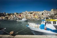 The Artist-Dreamer's House: 120 square meters among art, sea, history and food and wine