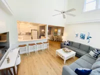 NEW lithium GOLF CARTS, Renovated and newly Furnished Welcome to Palm Paradise