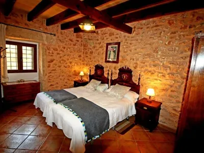 Rural estate with pool and professional tennis court
