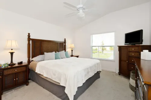 Spacious Living and Close to Golf Courses - Charming Sunny Villa