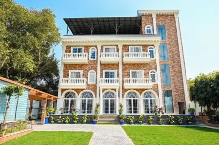 Dharm Resort Отели в г. Mughalsarai Rly. Settlement