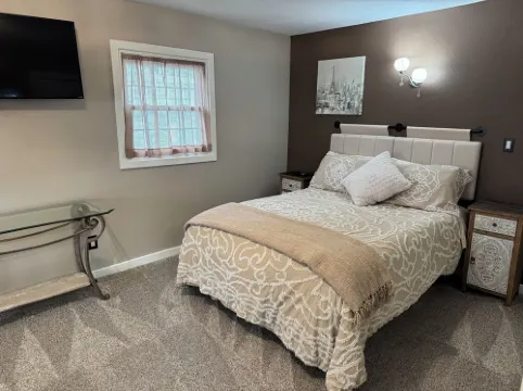 Quiet and relaxing , located in the heart of Iron Mountain