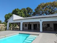 Luxury villa beautiful garden (fruit) and large private pool, 2.5 km from the beach Отели в г. Sanyang