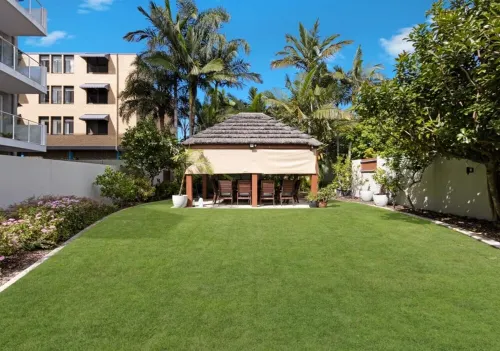 3 Bedroom Beachfront Penthouse w/Epic Rooftop & Ocean Views Hotels in Pialba