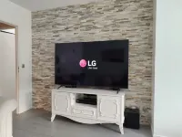 Maison Contemporaine Avec Jardin et Piscine Hotels in Floirac