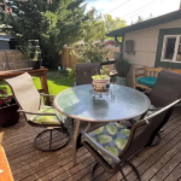 Historic Ohana House - Walk to Downtown Ashland, Hot Tub, Tiki Bar, Pet Friendly