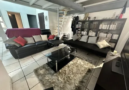 Bel Appartement Spacieux Proche Gare-site Formation Perolliere Ouest Lyonnais Отели в г. Сен-Бель