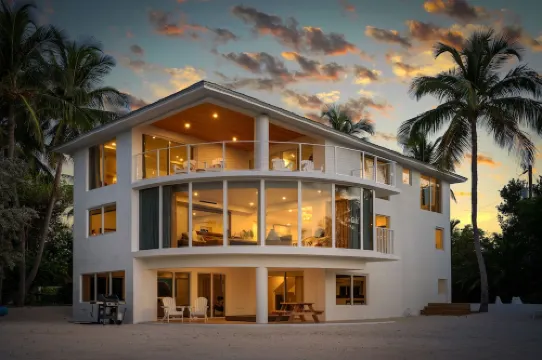 Islamorada Beach | Beachfront, Fire Pit & Pool