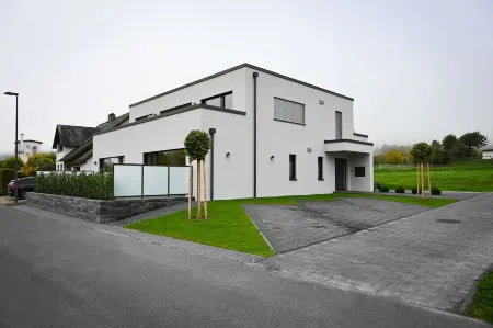 Moderne und Neue Ferienunterkunft mit Terrasse und Nahgelegen an der Mosel