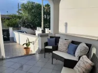 STAR HOUSE cottage with large outdoor spaces