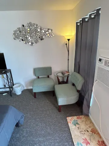 Remodeled two queen bed unit 11 studio with AC, Heat and fast WiFi in Fillmore