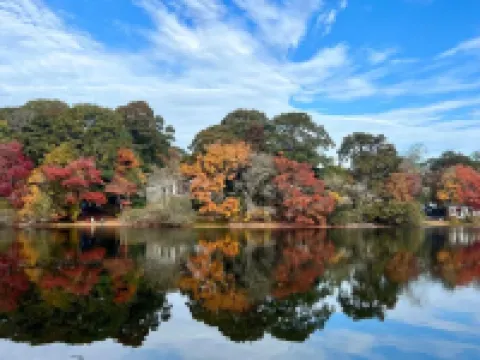 Spacious 4-bedroom Lakefront cottage in picturesque Bourne Hoteles en Bourne