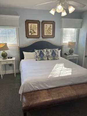 3-bedroom condo in superb Williamsburg with AC, WiFi, fitness room