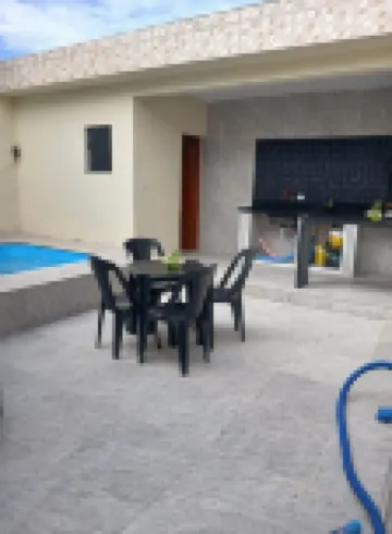 House with 2 bedrooms, swimming pool and barbecue, 8 minutes from the beach on foot.