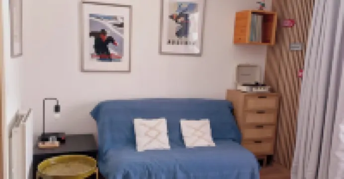 Renovated studio 30 m2 + 8 m2 mountain view terrace, close to slopes, parking, wifi