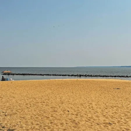 The Blue Crab Cottage - 3 Blocks from the Beach!