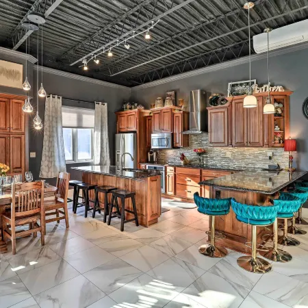 Regal River Retreat in the Heart of Yankton!