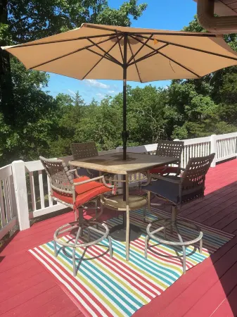 Charming 2-bdrm house with AC, WiFi in Cherokee Village with amazing river views