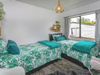 Cute and central Hotels in Coromandel