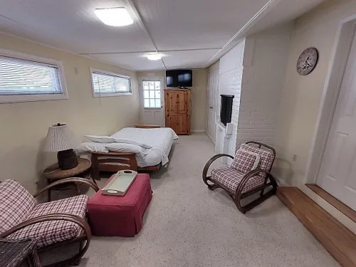 THE BEACH, 3 HOUSES AWAY