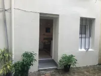 Cute independent studio Hotels in Saint-Germain-en-Laye