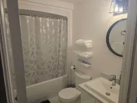 Cozy living room and bedroom apartment in tranquil Riverview with WiFi