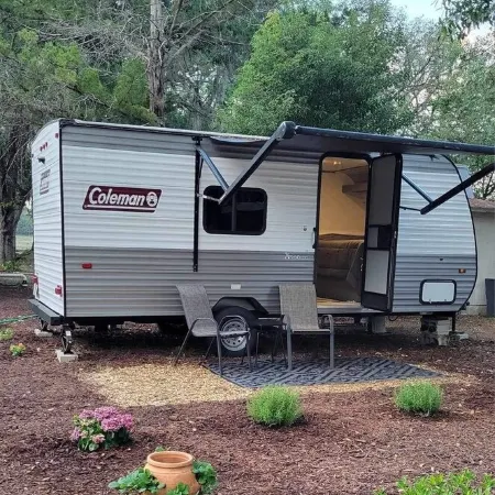 Cozy RV with AC and WiFi in Terrific Melrose